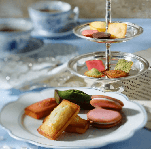 Surprise Henri Financier & Madeleine Gift Set