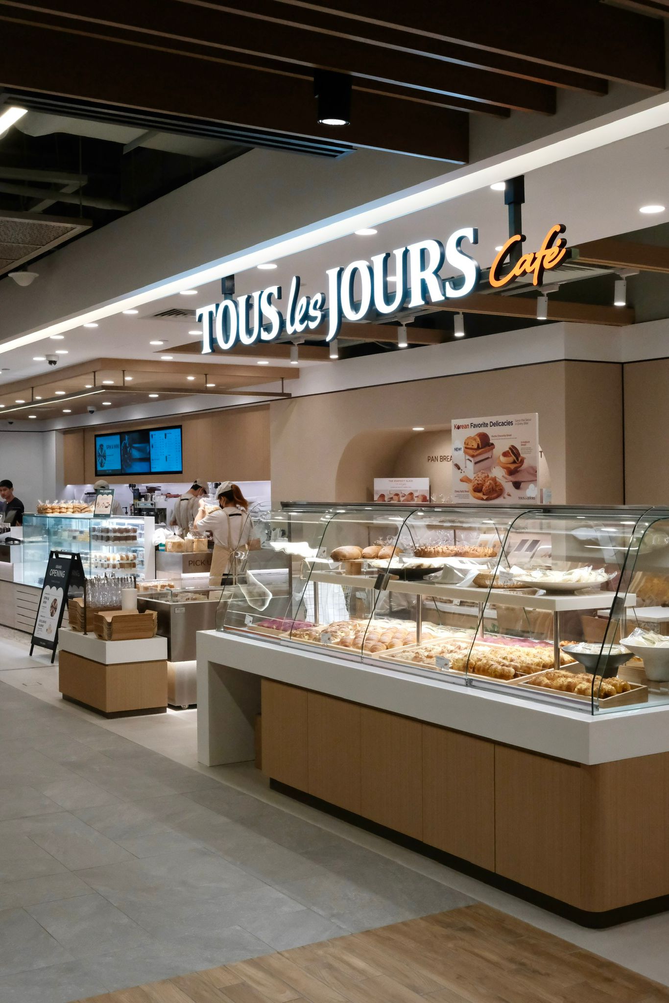 TOUS les JOURS - TANGS at Tang Plaza